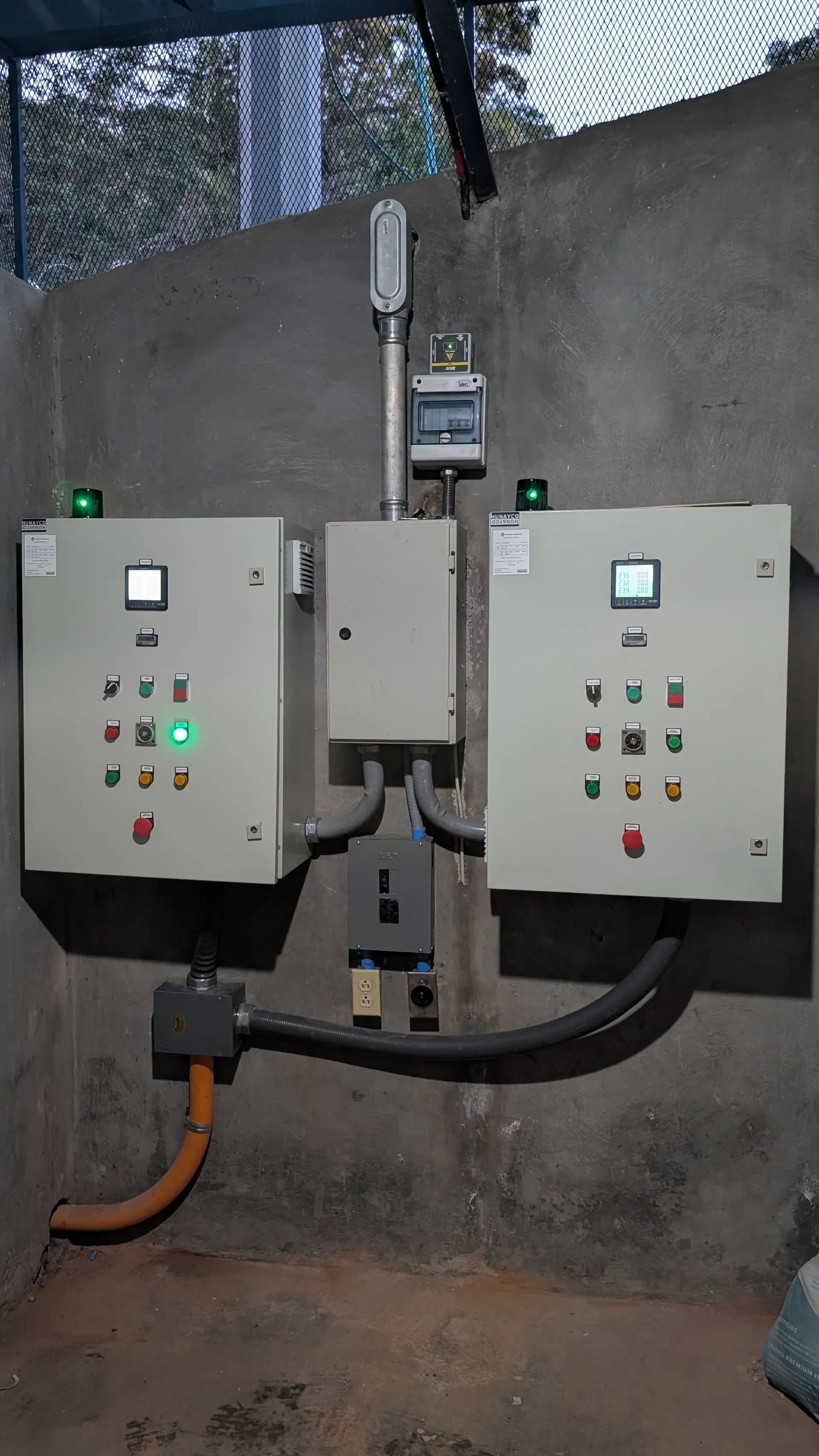 Tableros de protección gemelos instalados por Hunayco